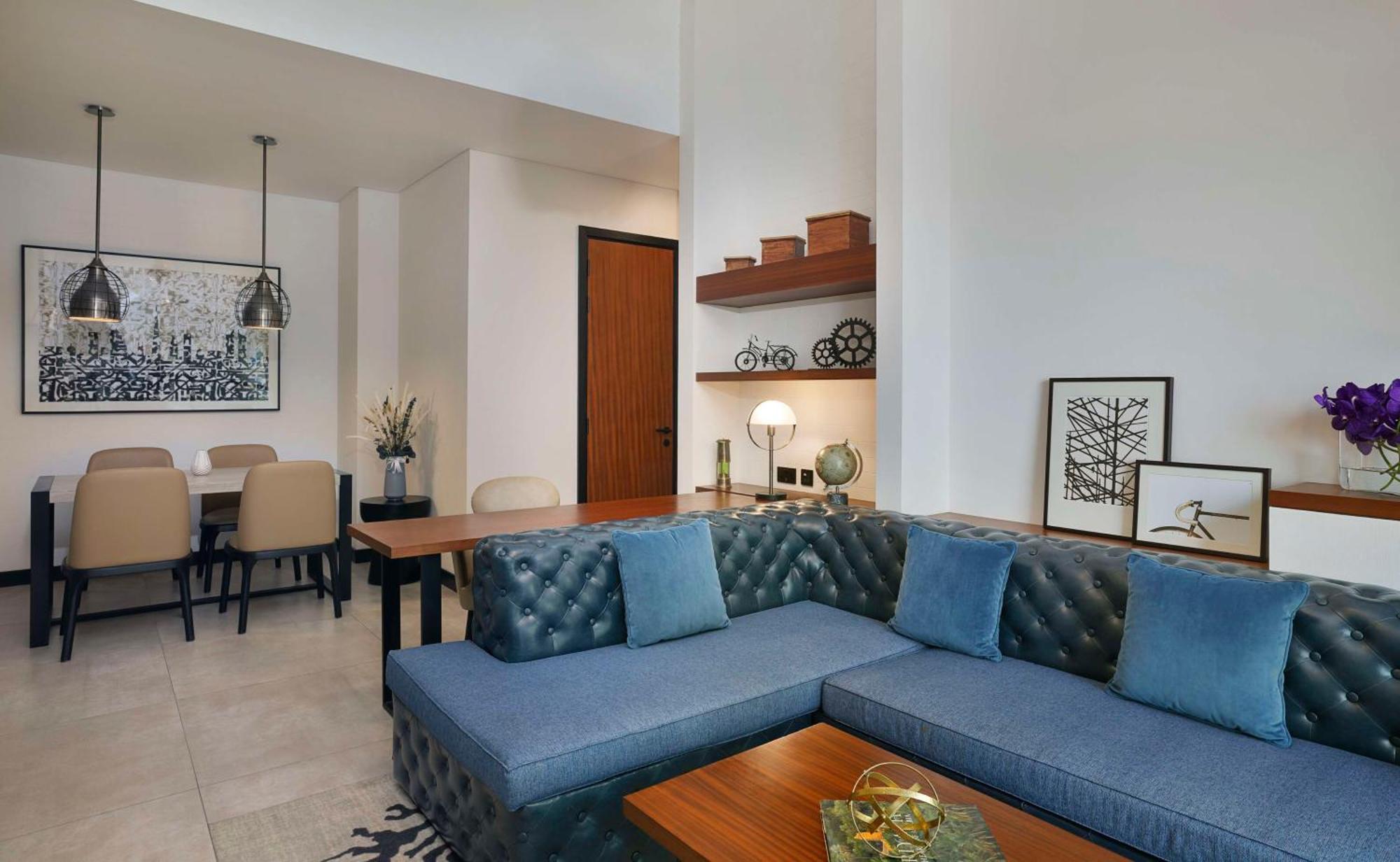 فندق ووحدات دبل تري من هيلتون دبي إم سكوير المظهر الخارجي الصورة A living room at the hotel