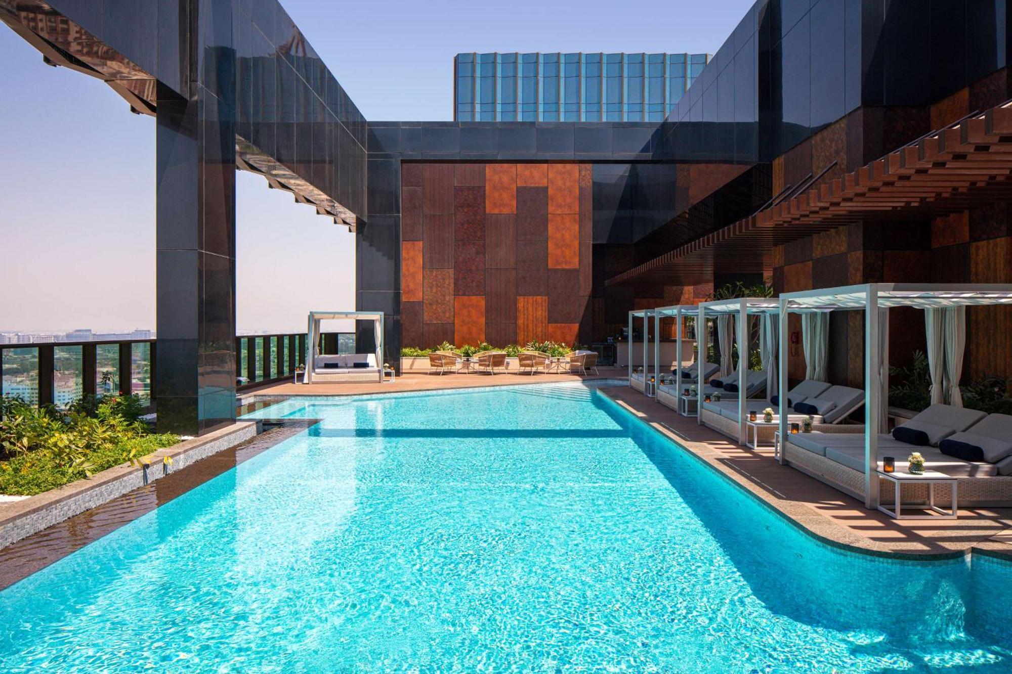 فندق ووحدات دبل تري من هيلتون دبي إم سكوير المظهر الخارجي الصورة The pool at the 101 Sky Lounge