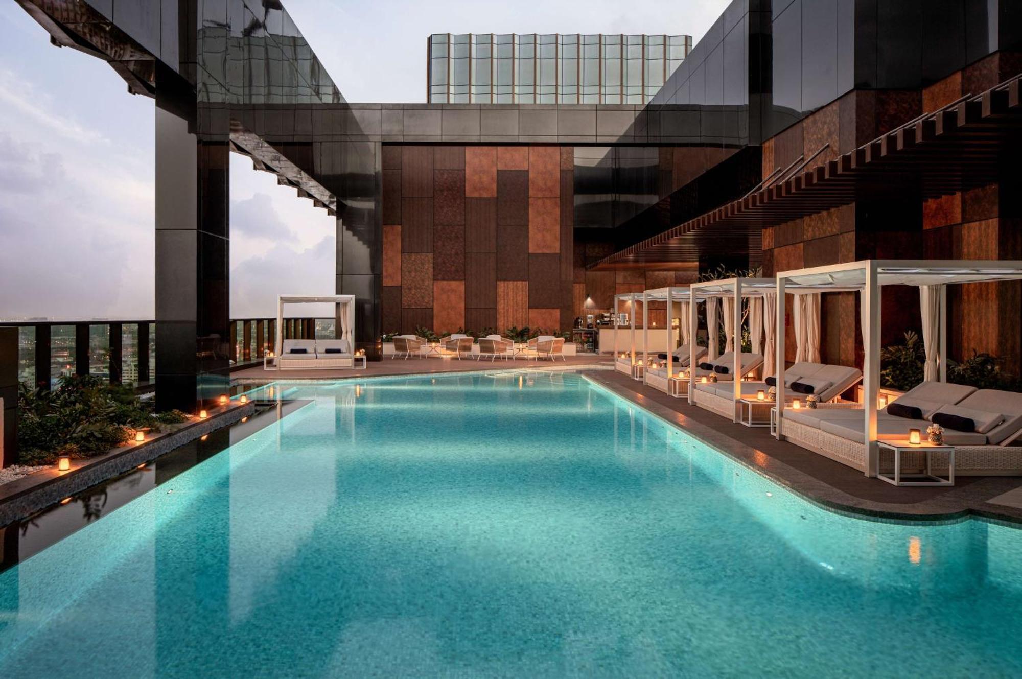 فندق ووحدات دبل تري من هيلتون دبي إم سكوير المظهر الخارجي الصورة The pool at the 39th floor