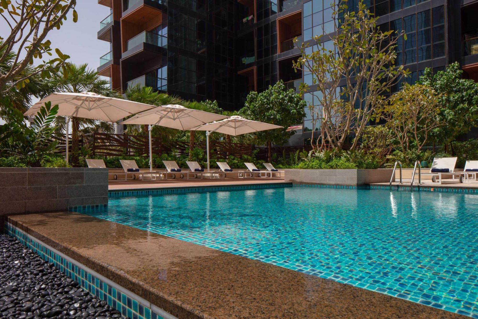 فندق ووحدات دبل تري من هيلتون دبي إم سكوير المظهر الخارجي الصورة The Park's swimming pool